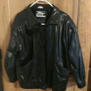 Leather jacket brand new never wore.no marks on it